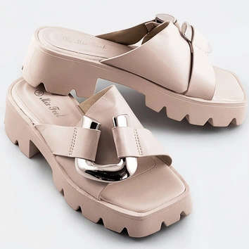 DAMSKIE KLAPKI NA TRAKTOROWEJ PODESZWIE BEŻOWE (AE109)