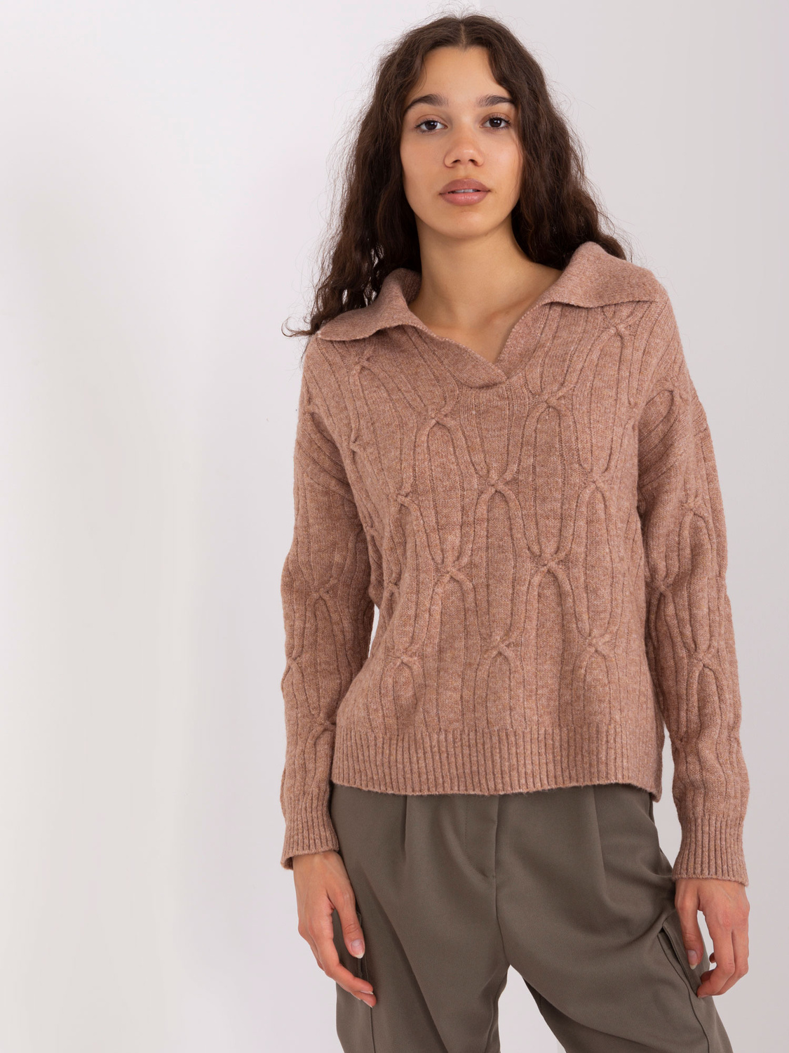 Sweter damski z kołnierzykiem brązowy (2349)