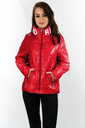 KRÓTKA PIKOWANA KURTKA DAMSKA ZE STÓJKĄ CZERWONA (B9567)