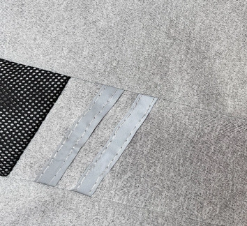 Krótkie spodenki męskie z odblaskowymi wstawkami jasnoszare (8K280-2)