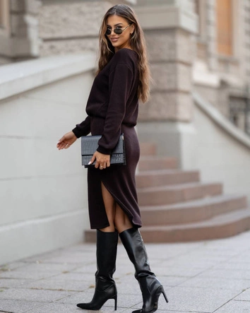 Dzianinowy komplet ze spódnicą czekoladowy (82103)