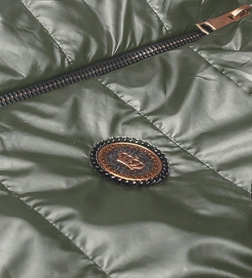 Krótka kamizelka ze stójką damska khaki (B8152-11)