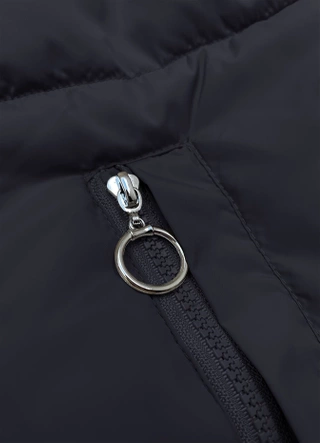 Krótka kurtka damska z kapturem granatowo-czerwona (16M2153-215)