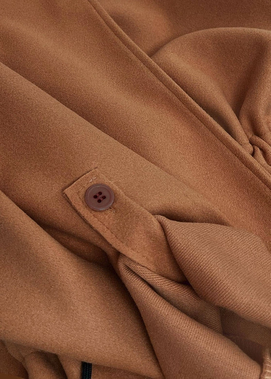 LUŹNY PŁASZCZ DAMSKI Z KLAPAMI BRĄZOWY (20536)