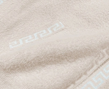 Narzutka kurtka z kapturem a'la alpaka jasny beż (B6001-51)