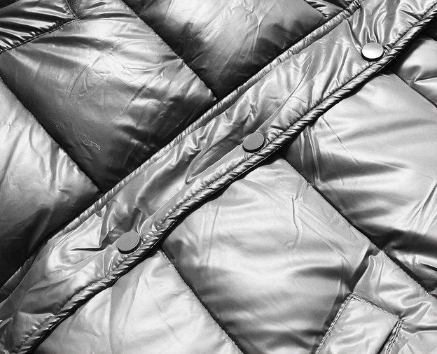 Krótka kurtka puchowa typu crop szara (d2-3831-61)