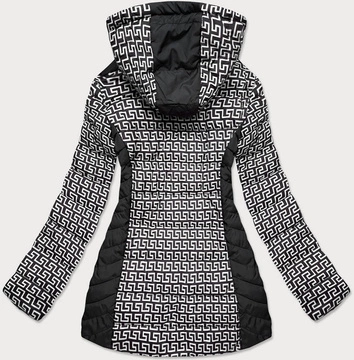 Wzorzysta kurtka damska z kapturem czarno-biała (w715)