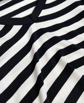 BLUZKA Z BUFKAMI W PASKI CZARNO-BIAŁA (21179)