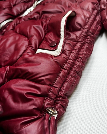 Kurtka damska z ozdobnym pikowaniem J Style bordowa (5M3351-1)