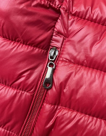 Pikowana kamizelka z kapturem czerwona (16M9138-270)