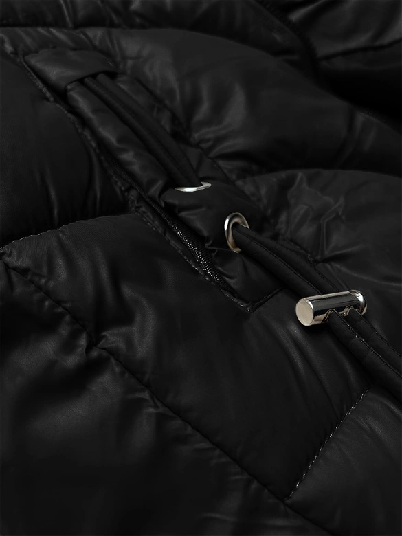 Zimowa kurtka damska z ozdobnymi kieszeniami J Style czarna (5M3257-392)