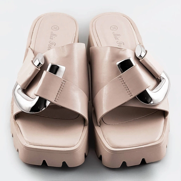 DAMSKIE KLAPKI NA TRAKTOROWEJ PODESZWIE BEŻOWE (AE109)