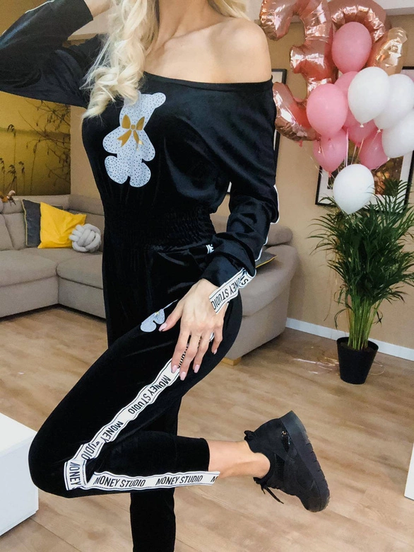 DŁUGI KOMBINEZON WELUROWY Z LAMPASAMI I NADRUKIEM CZARNY (647ART)