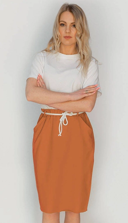 DRESOWA SPÓDNICA Z KIESZENIAMI KARMELOWA (592ART)