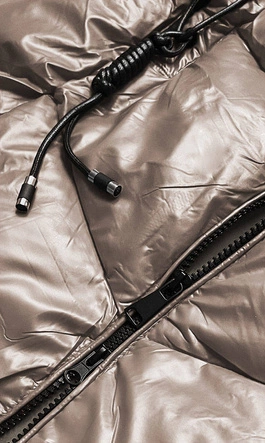 Błyszcząca kamizelka z kapturem cappuccino (b8025-12)