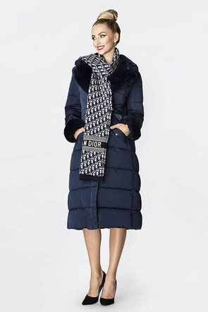 Długa kurtka zimowa z futrzanym kołnierzem granatowa (j9-071)