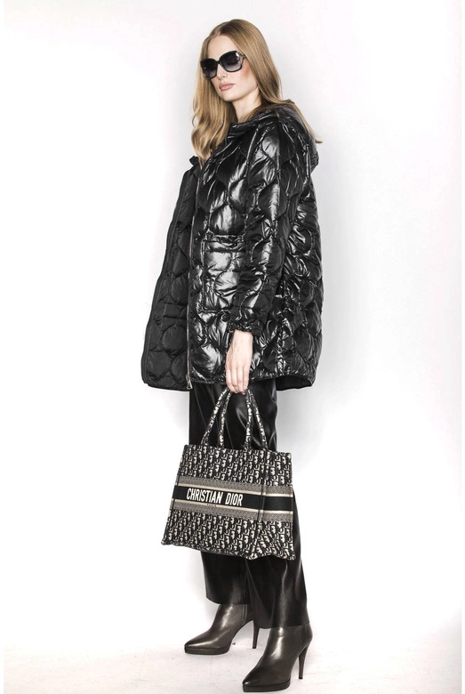 Damska kurtka z ozdobnym pikowaniem czarna (ag1-j9086)