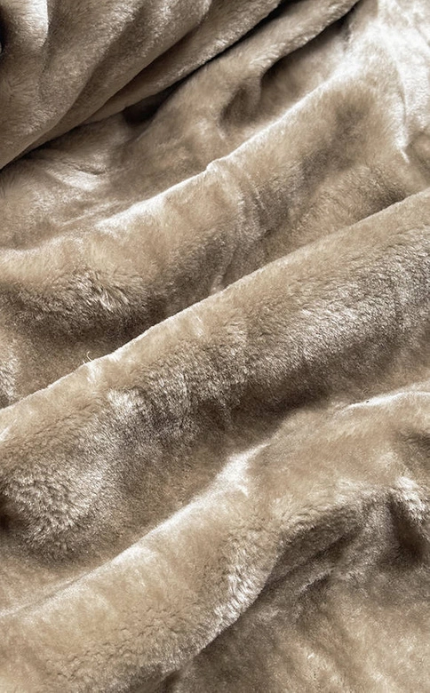 Zimowa kurtka damska na misiu beżowa (b537-46)