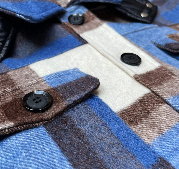 Damska kurtka koszulowa w kratę niebieska (AG3-1813)