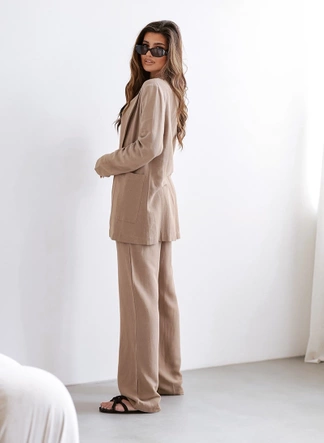 Damski garnitur z lnem cappuccino (VE48)