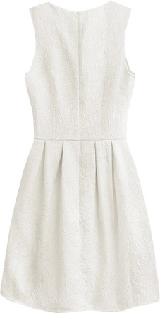 ROZKLOSZOWANA SUKIENKA W TŁOCZONE WZORY ECRU (0820)