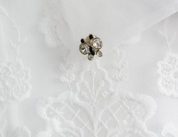 ELEGANCKA BLUZKA Z KOŁNIERZYKIEM BIAŁA (8520-4)