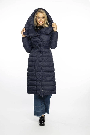 Pikowany płaszcz z wysoką stójką i kapturem granatowy (AG1-J9062C)