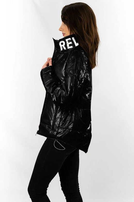 KRÓTKA PIKOWANA KURTKA DAMSKA ZE STÓJKĄ CZARNA (B9567)