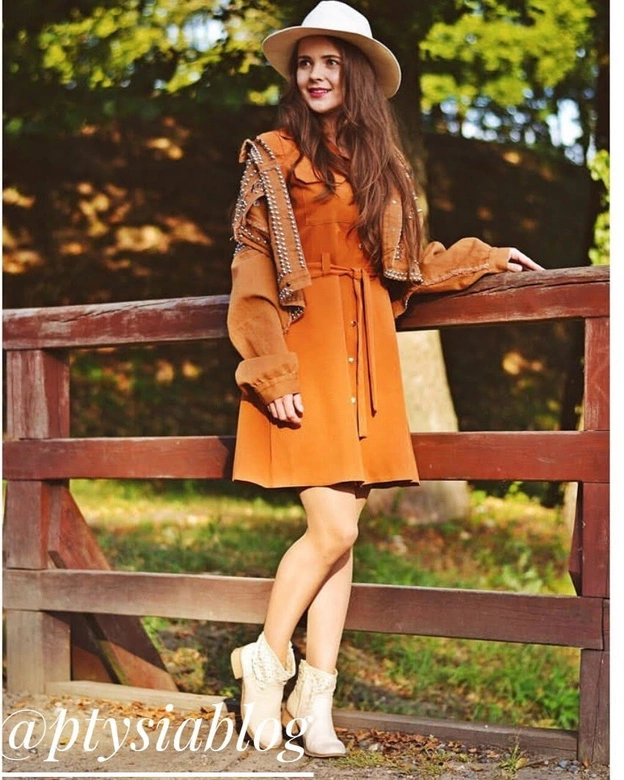 SUKIENKA Z GUZIKAMI I PASKIEM MORSKA (292ART)