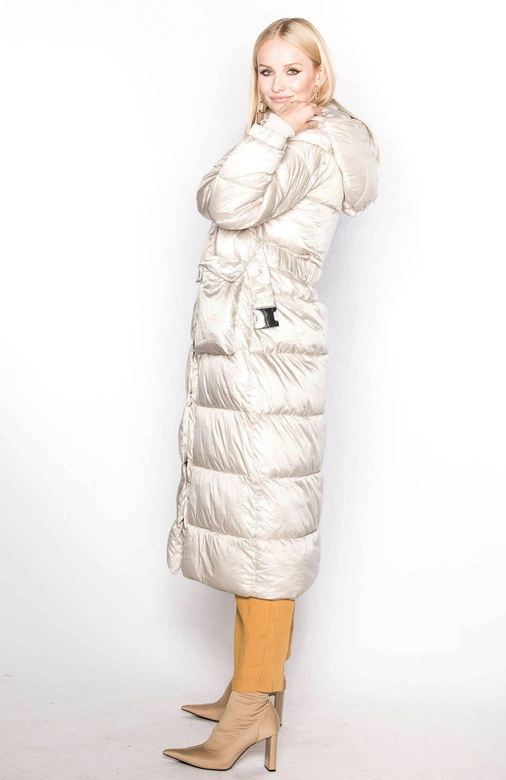 Długa damska kurtka z paskiem beżowa (ag8-8002)