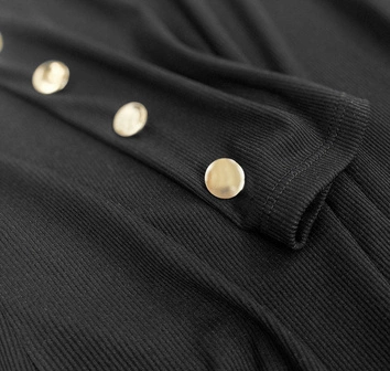 DOPASOWANA SUKIENKA Z TKANINY W PRĄŻKI CZARNA (21245)