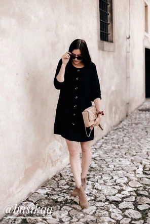 SUKIENKA Z GUZIKAMI I BUFIASTYMI RĘKAWAMI GRANATOWA (233ART)