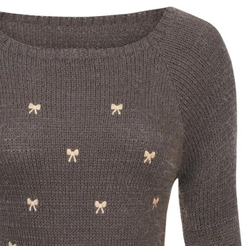 MIĘKKI SWETER W KOKARDKI BRĄZOWY (6M52)