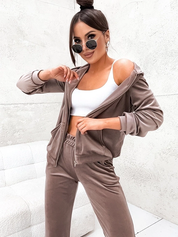 Welurowy komplet dresowy z szerokimi spodniami cappuccino (697)
