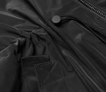 PROSTA KURTKA DAMSKA ZE SKOŚNYMI KIESZENIAMI CZARNA (HS-1832-1)