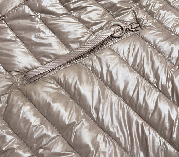 Asymetryczna kurtka damska z kapturem beżowa (pc-7510-62)