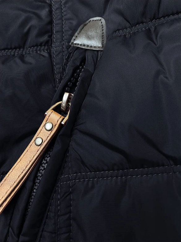 Zimowa kurtka damska z kapturem granatowa (2M-21013)