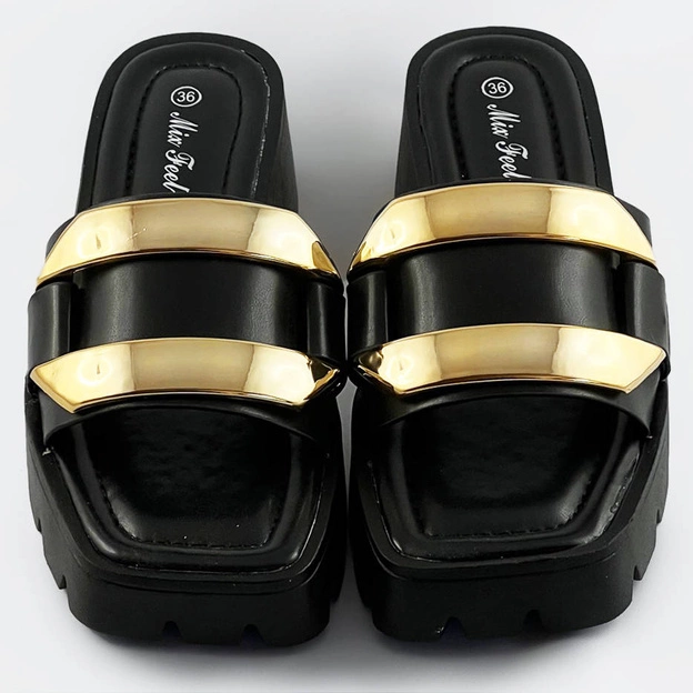 DAMSKIE KLAPKI NA TRAKTOROWEJ PODESZWIE CZARNE (AE110)