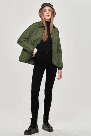 Cienka kurtka damska z ozdobnym pikowaniem zielona (jin226)