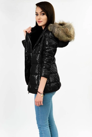 LAKIEROWANA PIKOWANA KURTKA DAMSKA CZARNA (7695)