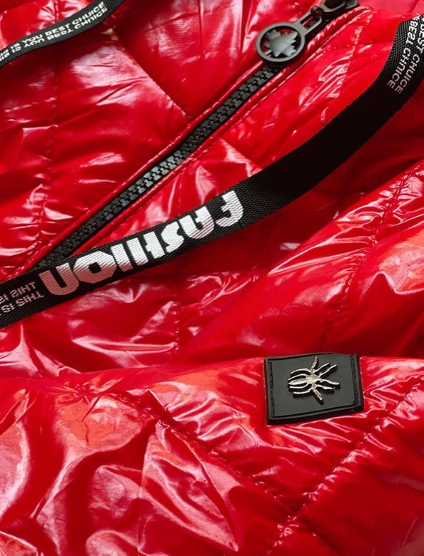 PIKOWANA KURTKA Z KAPTUREM CZERWONA (B9768)