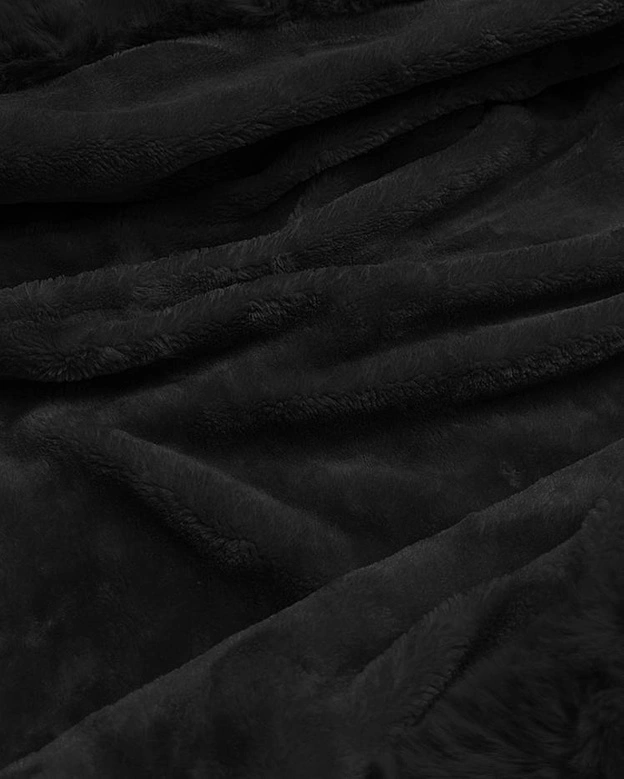 Damska kurtka jeansowa na futrzanej podszewce czarna (B8068-101)