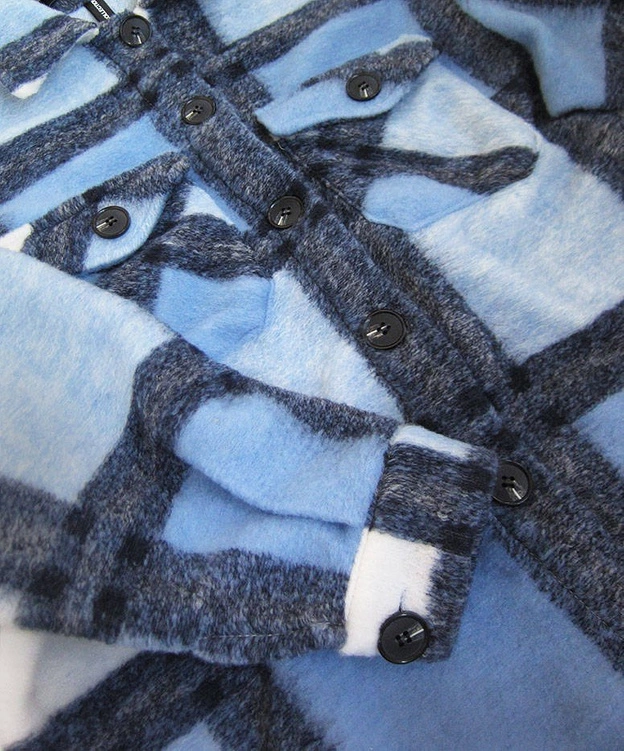 KOSZULOWA DAMSKA KURTKA W KRATĘ NIEBIESKA (623ART)