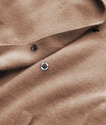 Długa narzutka z kapturem ciemny beżowy (b6010-12)