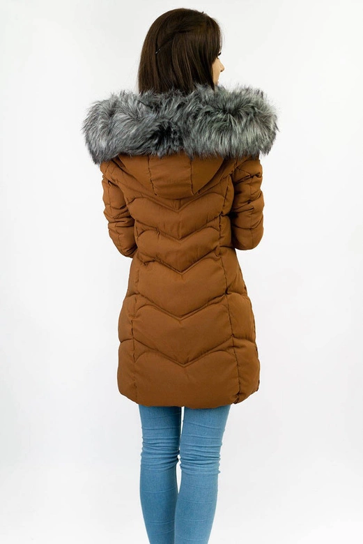 DŁUŻSZA PIKOWANA DAMSKA KURTKA ZIMOWA Z KAPTUREM BRĄZOWA (B2643)