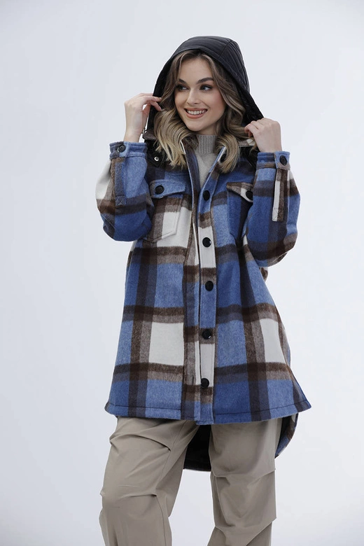 Damska kurtka koszulowa w kratę niebieska (AG3-1813)