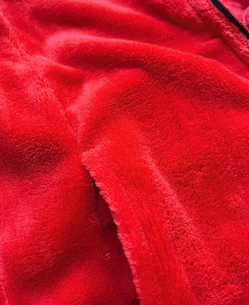 PLUSZOWA DAMSKA BLUZA ZE STÓJKĄ CZERWONO-CZARNA (HH002-5-1)