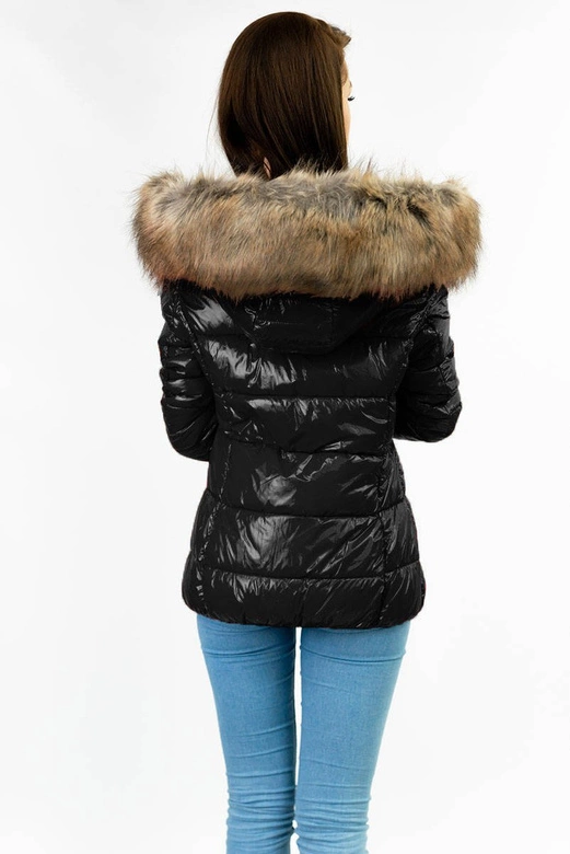 LAKIEROWANA PIKOWANA KURTKA DAMSKA CZARNA (7695)