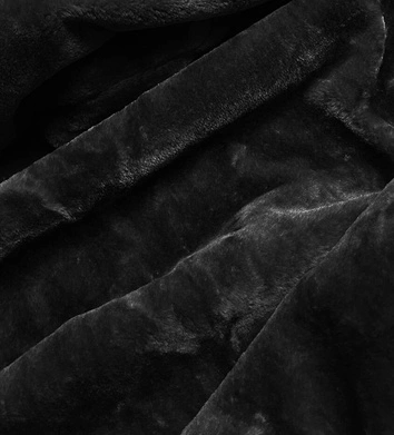 Damska kurtka z futrzaną podszewką czarna (B8115-1)