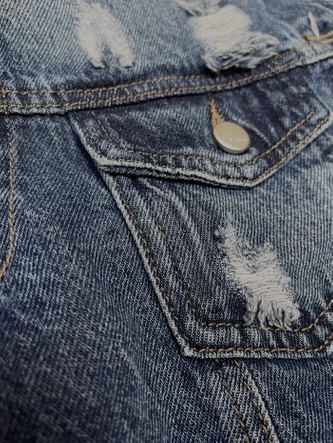 Długa kurtka jeansowa z przetarciami niebieska (POP7110-K)